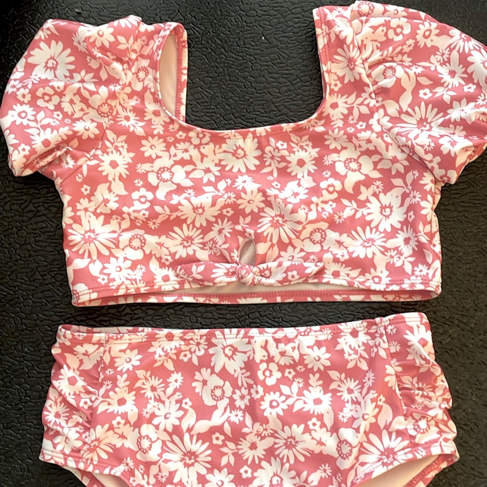Girls swimsuit